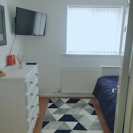 Room In A Friendly Home In A Quite Neighborhood Of 卡迪夫 外观 照片